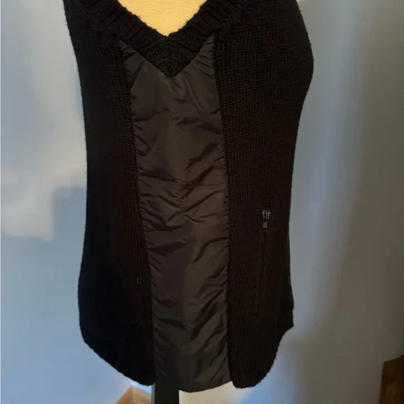 Eileen Fisher asymmetrical sleeveless sweater vest. Merino wool. Trim 💯 nylon - Picture 6 of 12